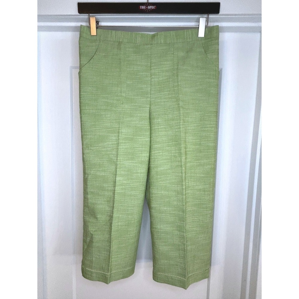 NEW Alfred Dunner Classic Fit Capri Pant Green Textured Petite 12P Lace Trim Hem